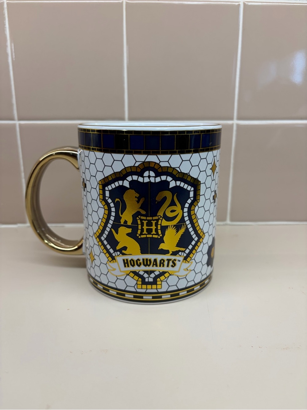 Harry Potter Hogwarts Crest Ceramic Mug with Gold Handle - White and Navy